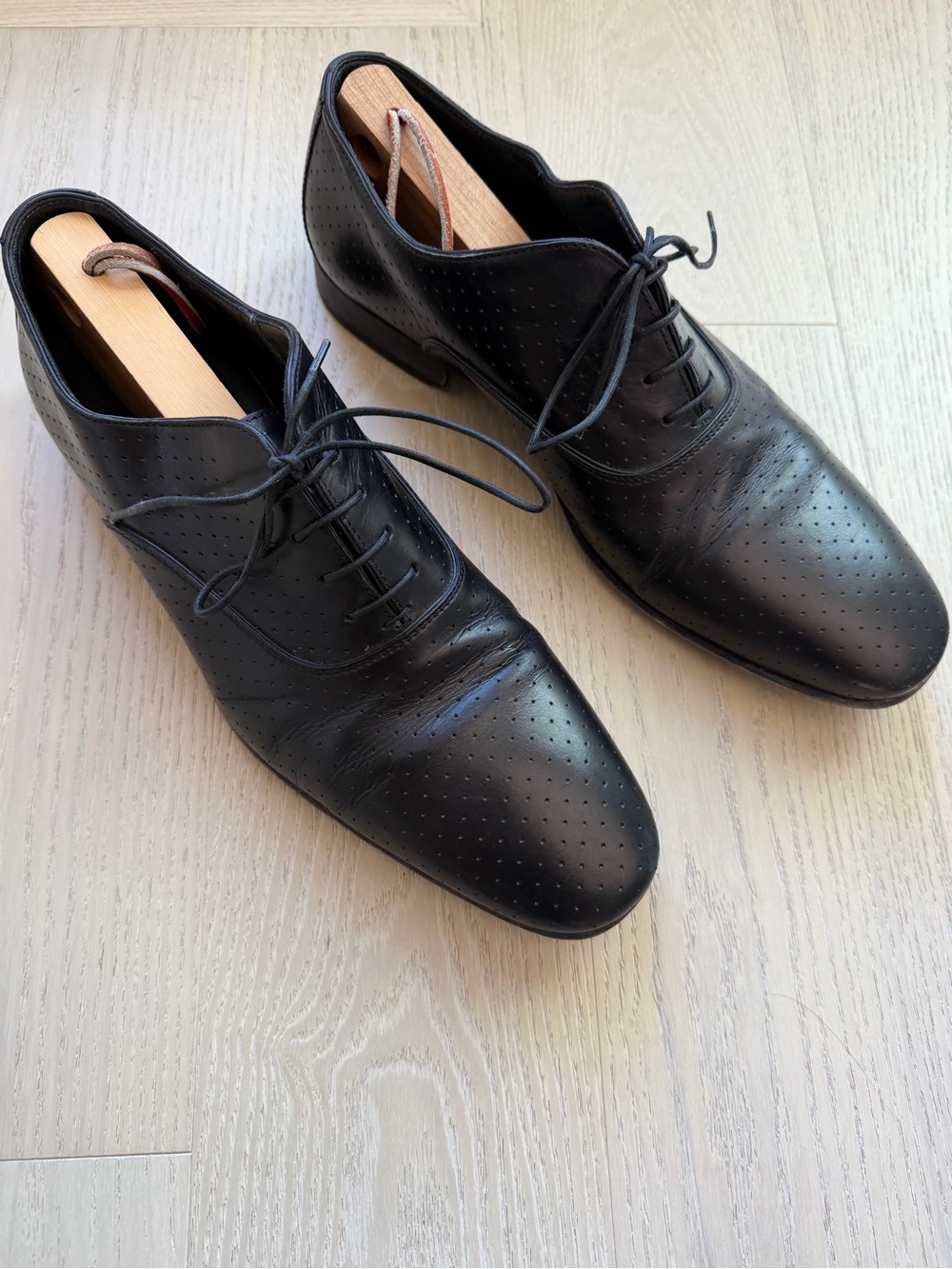 Vintage Hugo Boss Blk Perforated Black Leather Laced Oxfords US 7 Made in Italy